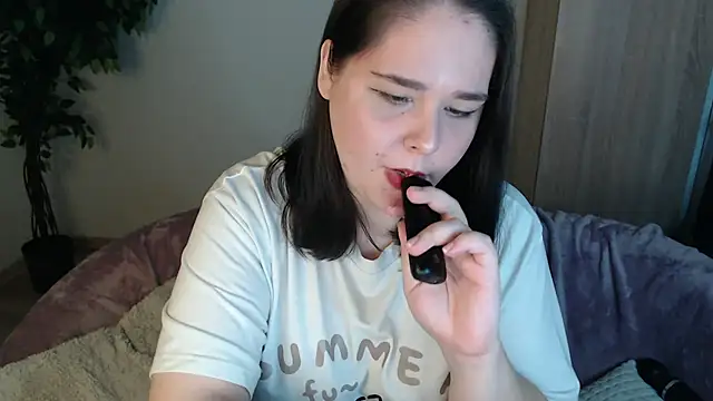 IvyLebelly online show from 10.04.25