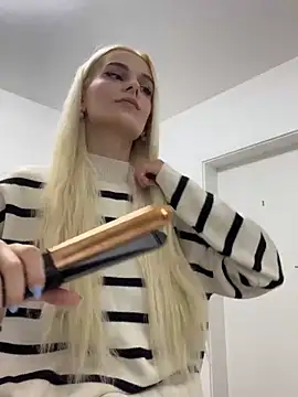 SelenaDaze online show from 03.28.26