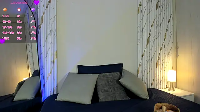 MissVioleet  online show from 10.15.25