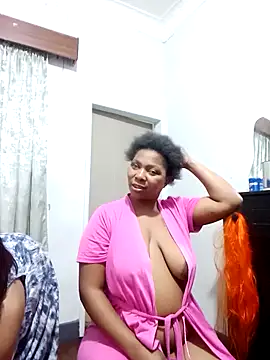 ShySexyBaddiexx online show from 11.18.25