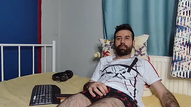 Snapshot of flydirty chatting on 10.04.25 flydirty online show from 10.04.25