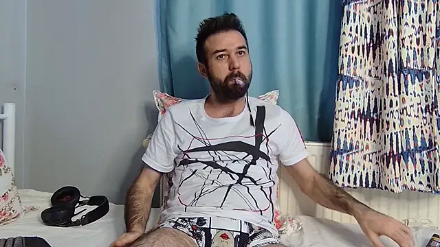 Snapshot of flydirty chatting on 10.06.25 flydirty online show from 10.06.25