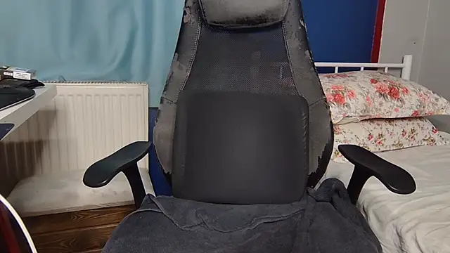 Snapshot of flydirty chatting on 10.11.25 flydirty online show from 10.11.25