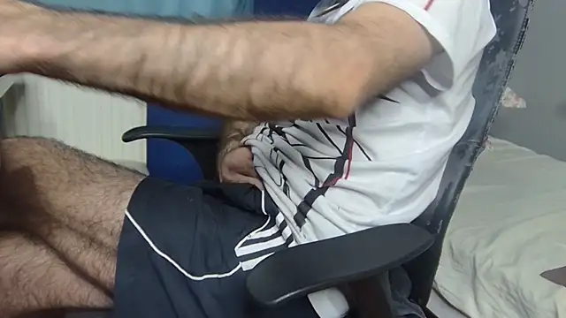 Snapshot of flydirty chatting on 10.24.25 flydirty online show from 10.24.25