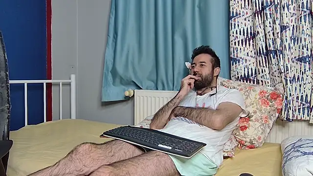 Snapshot of flydirty chatting on 11.26.25 flydirty online show from 11.26.25