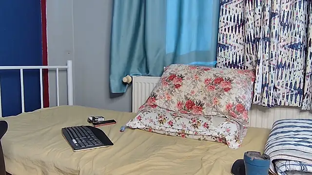 Snapshot of flydirty chatting on 11.28.25 flydirty online show from 11.28.25