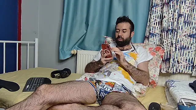 Snapshot of flydirty chatting on 11.30.25 flydirty online show from 11.30.25