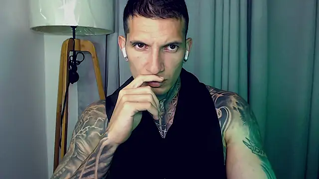 Snapshot of Shane_Clay chatting on 11.25.25 Shane Clay online show from 11.25.25