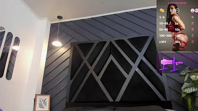 zoe martins  online show from 10.26.25