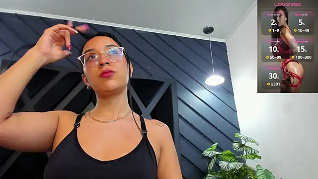 zoe martins  online show from 11.03.25