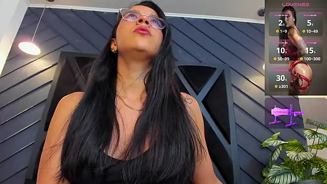 zoe martins  online show from 11.04.25