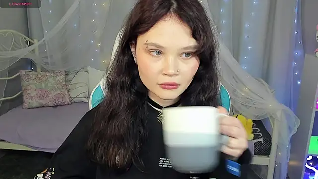 Snapshot of EmilyChaves chatting on 04.08.26 EmilyChaves online show from 04.08.26