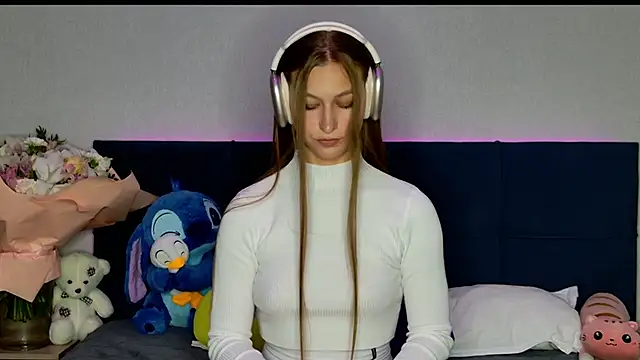 MissEmilyMiller online show from 10.13.25