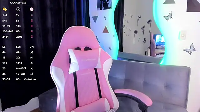 luciamature  online show from 11.04.25