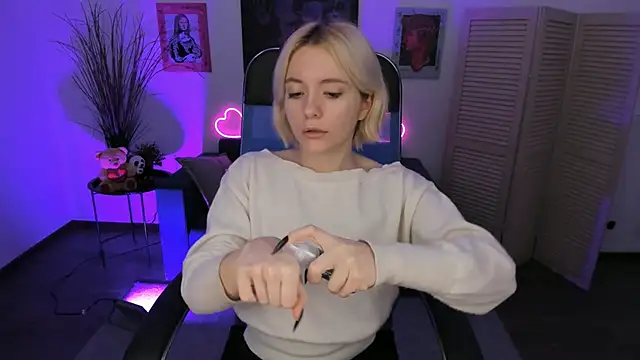 AuroraWrenfield online show from 11.26.25