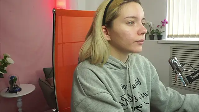 AuroraWrenfield online show from 04.25.26