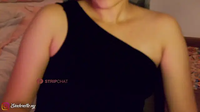 Snapshot of i-scream chatting on 09.22.25 i-scream online show from 09.22.25