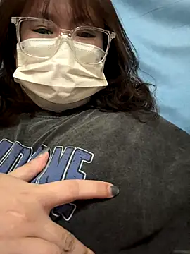 Snapshot of ariel_613 chatting on 10.10.25 ariel 613 online show from 10.10.25