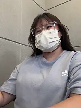 Snapshot of ariel_613 chatting on 10.30.25 ariel 613 online show from 10.30.25