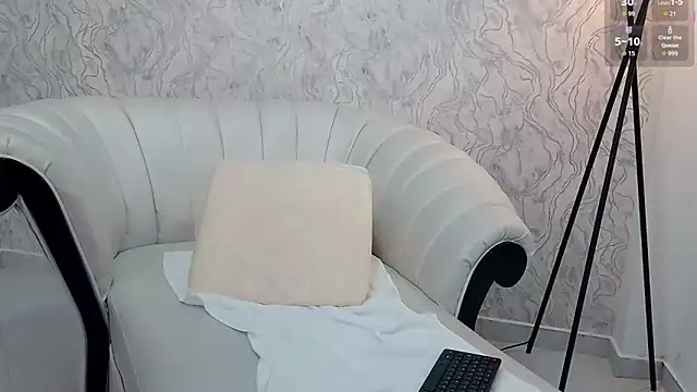 aura sanders1 online show from 12.20.25