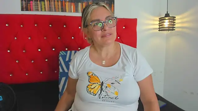 carolinacrus01 online show from 10.06.25