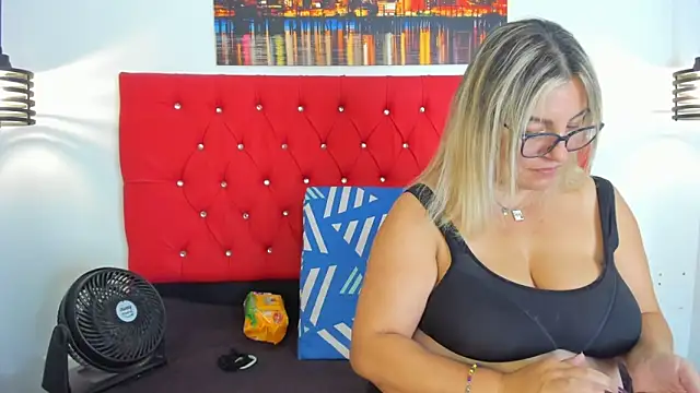 carolinacrus01 online show from 11.13.25