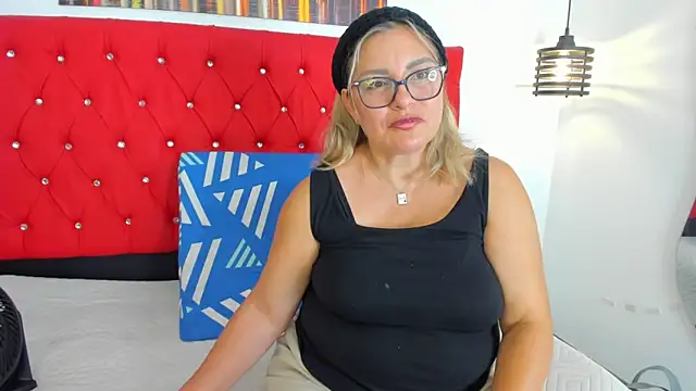 carolinacrus01 online show from 12.16.25