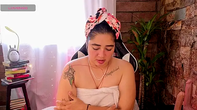 Snapshot of _kat_1995 chatting on 09.13.25 kat 1995 online show from 09.13.25