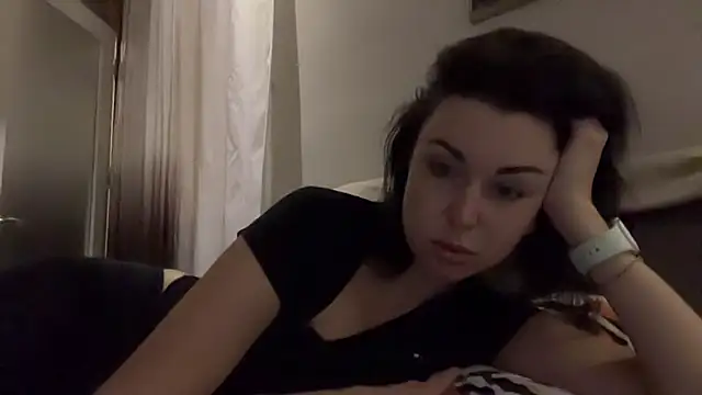 Snapshot of Gilin1 chatting on 11.13.25 Gilin1 online show from 11.13.25