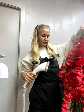 Snapshot of CandyVice chatting on 09.30.25 CandyVice online show from 09.30.25