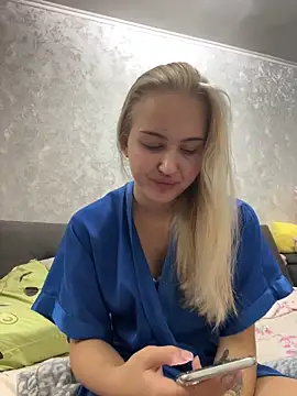 Snapshot of CandyVice chatting on 10.19.25 CandyVice online show from 10.19.25