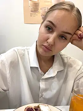 Snapshot of CandyVice chatting on 11.06.25 CandyVice online show from 11.06.25