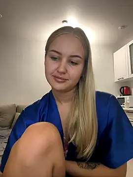 Snapshot of CandyVice chatting on 11.08.25 CandyVice online show from 11.08.25