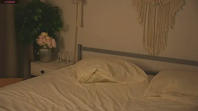 Lu  Lane online show from 09.17.25