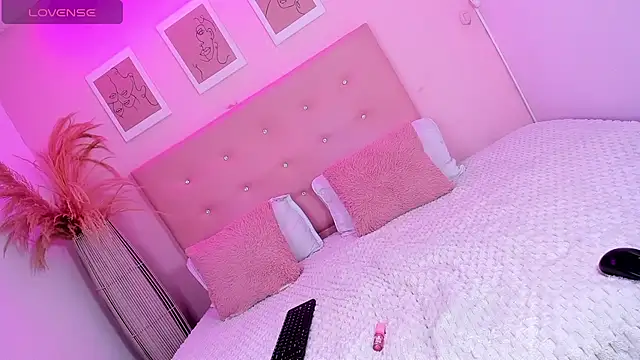 ANNIE DOLCE  online show from 11.10.25