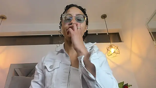 Hanna Cornee  online show from 12.14.25