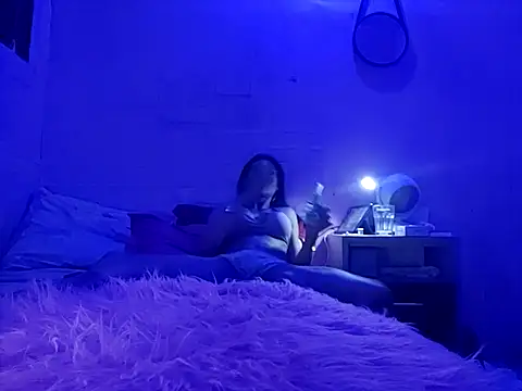 Kellye hotTs online show from 12.23.25