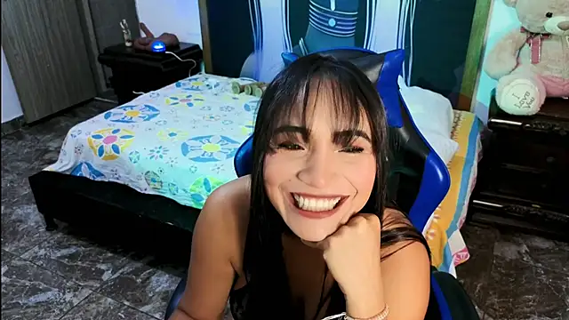 Snapshot of carolxotic chatting on 05.19.26 carolxotic online show from 05.19.26