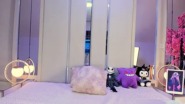 VesperVelvet online show from 10.24.25