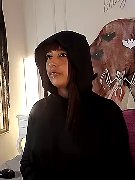 Kaylachannell online show from 10.24.25