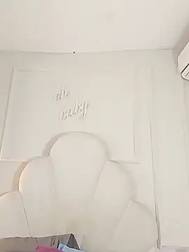 Kaylachannell online show from 11.26.25