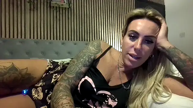 poppyinga1 online show from 09.15.25