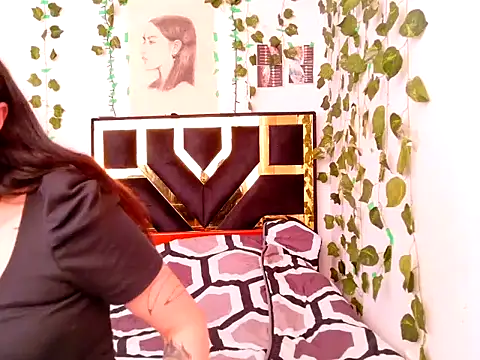 lucywhite13 online show from 10.23.25