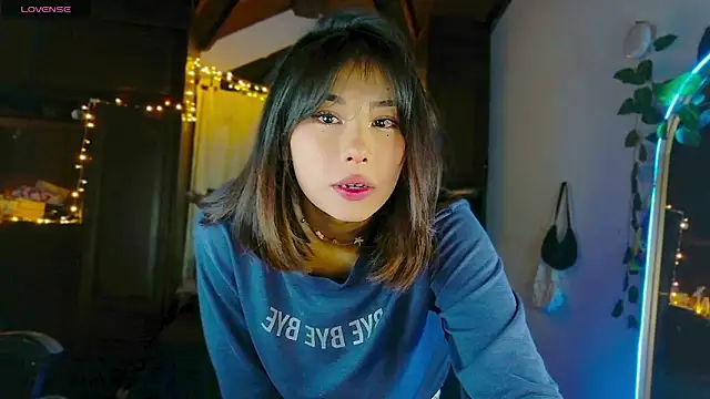 Shisuku Sophi online show from 04.18.26