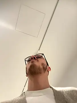 xAaronx9095 online show from 09.25.25