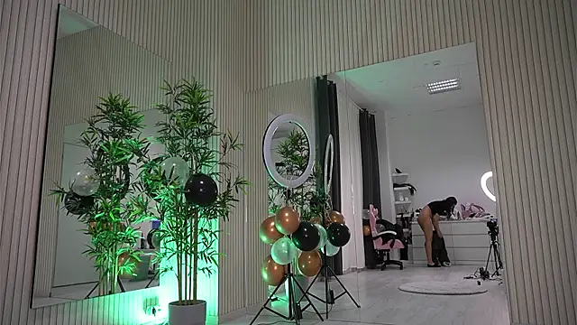 EmmaBlanco online show from 11.04.25