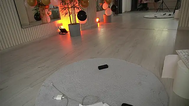 EmmaBlanco online show from 11.25.25