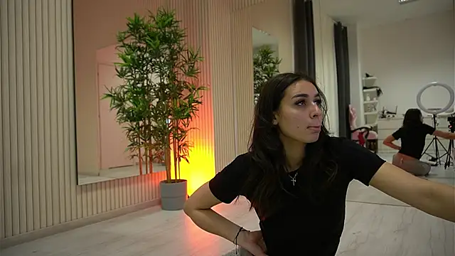 EmmaBlanco online show from 12.21.25