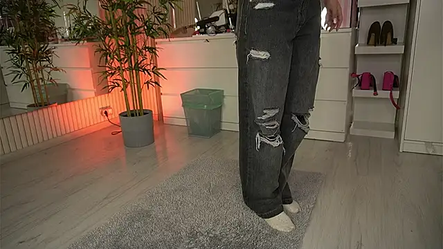 EmmaBlanco online show from 04.04.26