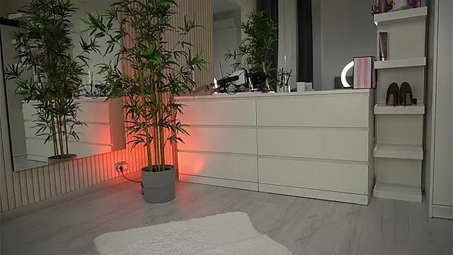 EmmaBlanco online show from 04.08.26